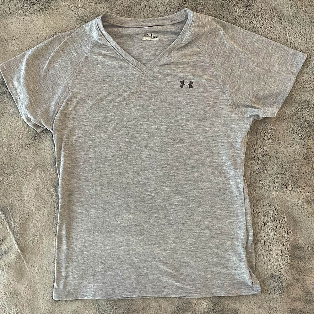 Under Armour v-neck tshirt